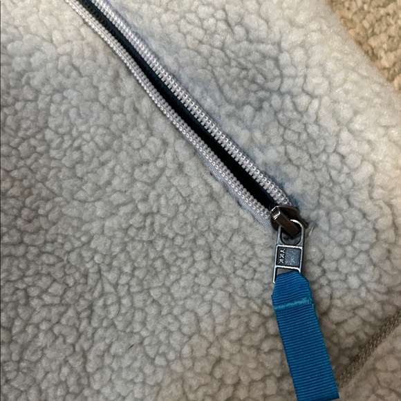 Patagonia Cream and Blue Fleece Vest - Picture 7 of 12